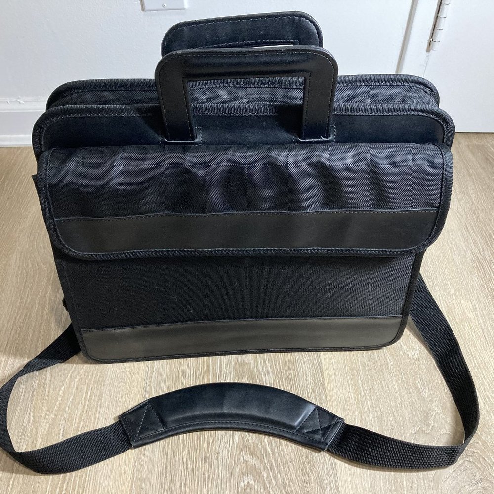 Targus Laptop Messenger Bag